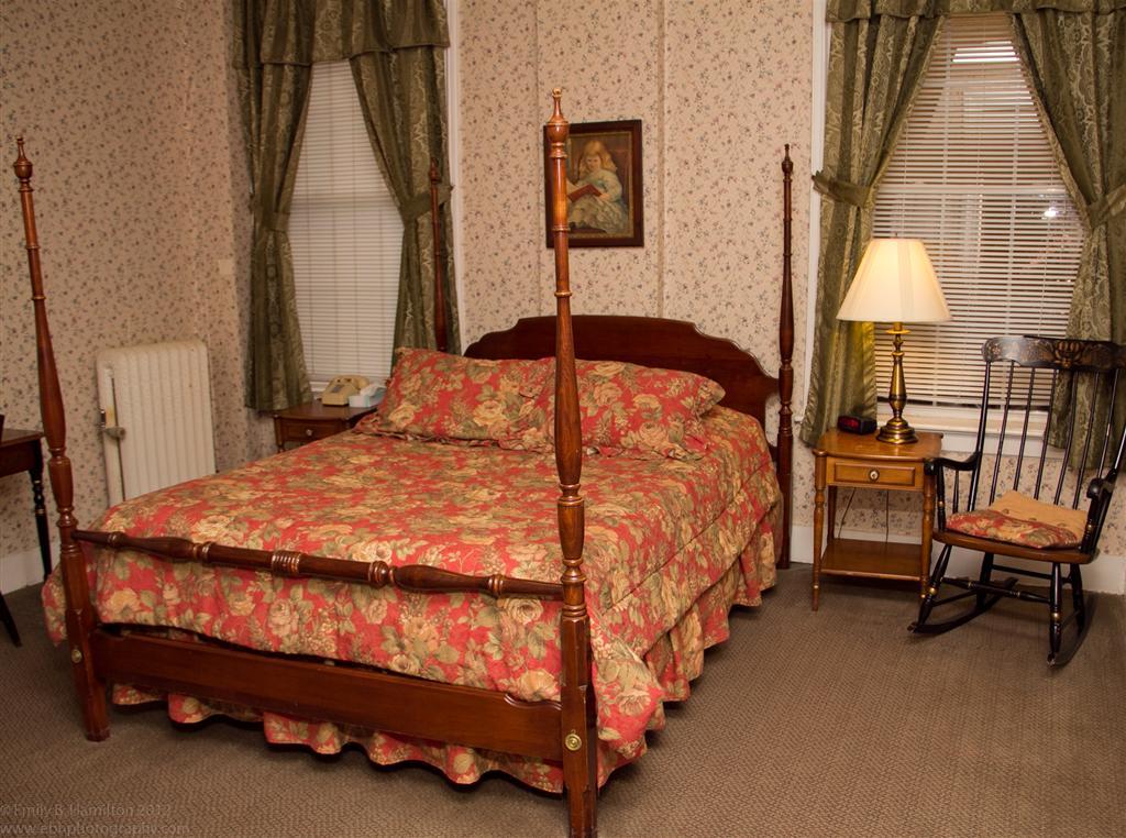 The Yankee Pedlar Inn Torrington Chambre photo