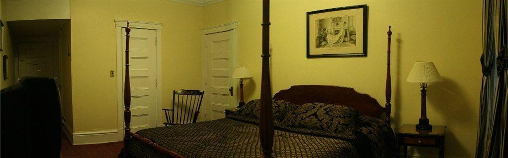 The Yankee Pedlar Inn Torrington Extérieur photo