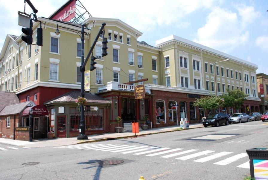 The Yankee Pedlar Inn Torrington Extérieur photo