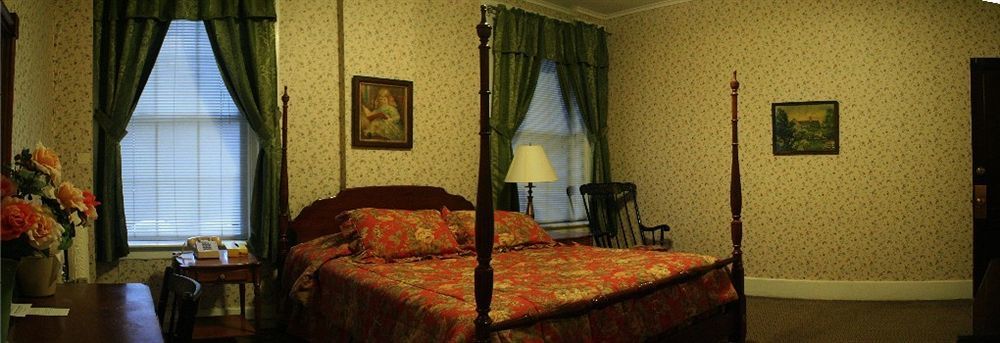 The Yankee Pedlar Inn Torrington Extérieur photo