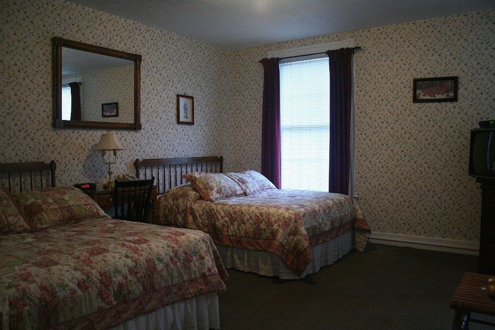The Yankee Pedlar Inn Torrington Extérieur photo